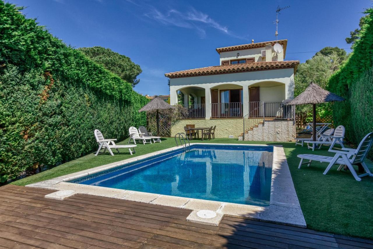 ל'אסטרטיט Fantastic Family Villa מראה חיצוני תמונה