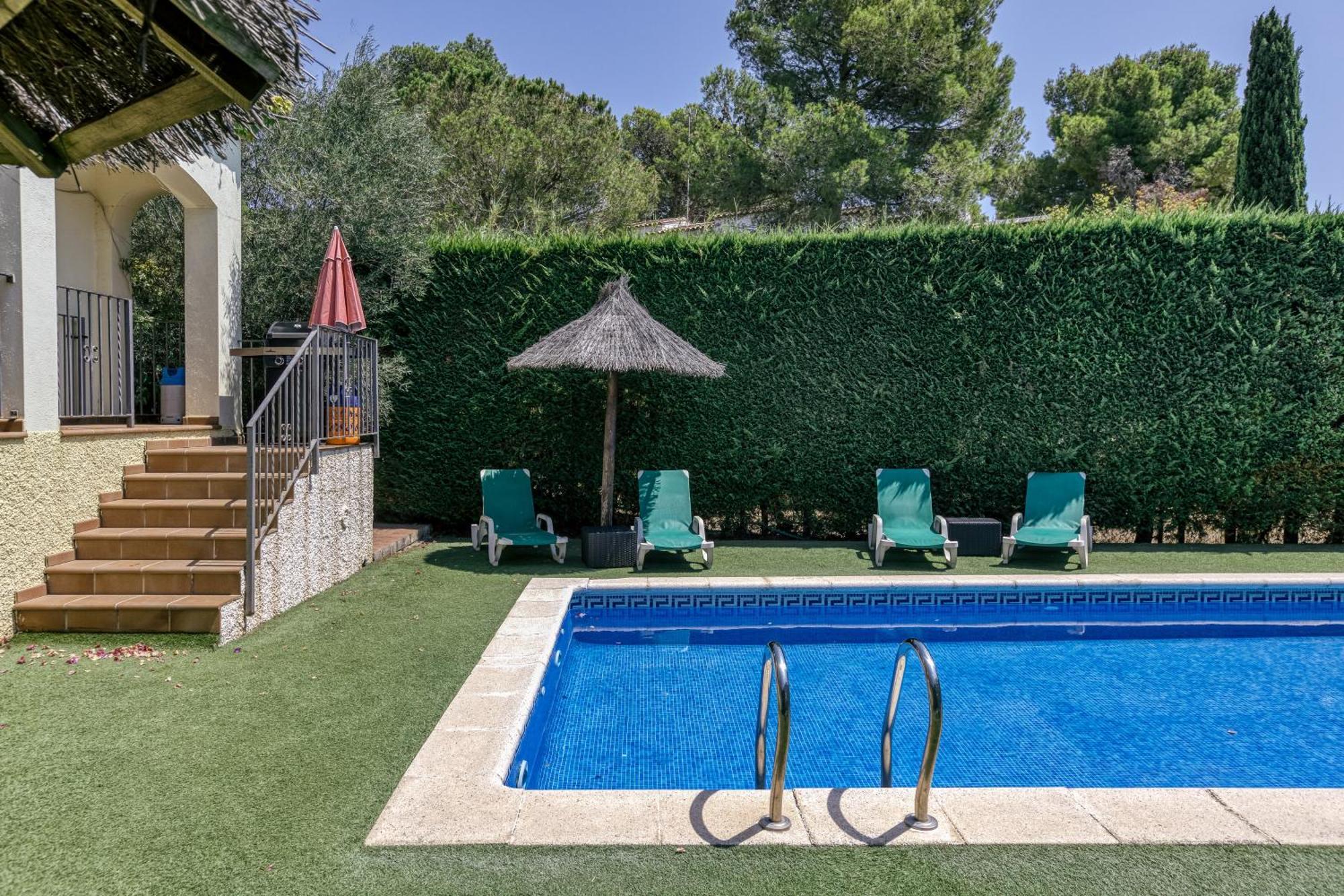 ל'אסטרטיט Fantastic Family Villa מראה חיצוני תמונה