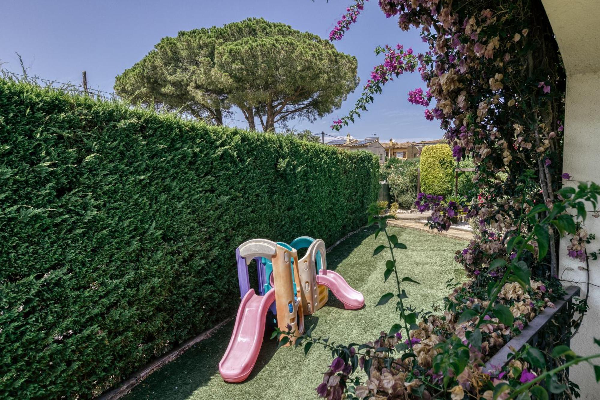 ל'אסטרטיט Fantastic Family Villa מראה חיצוני תמונה