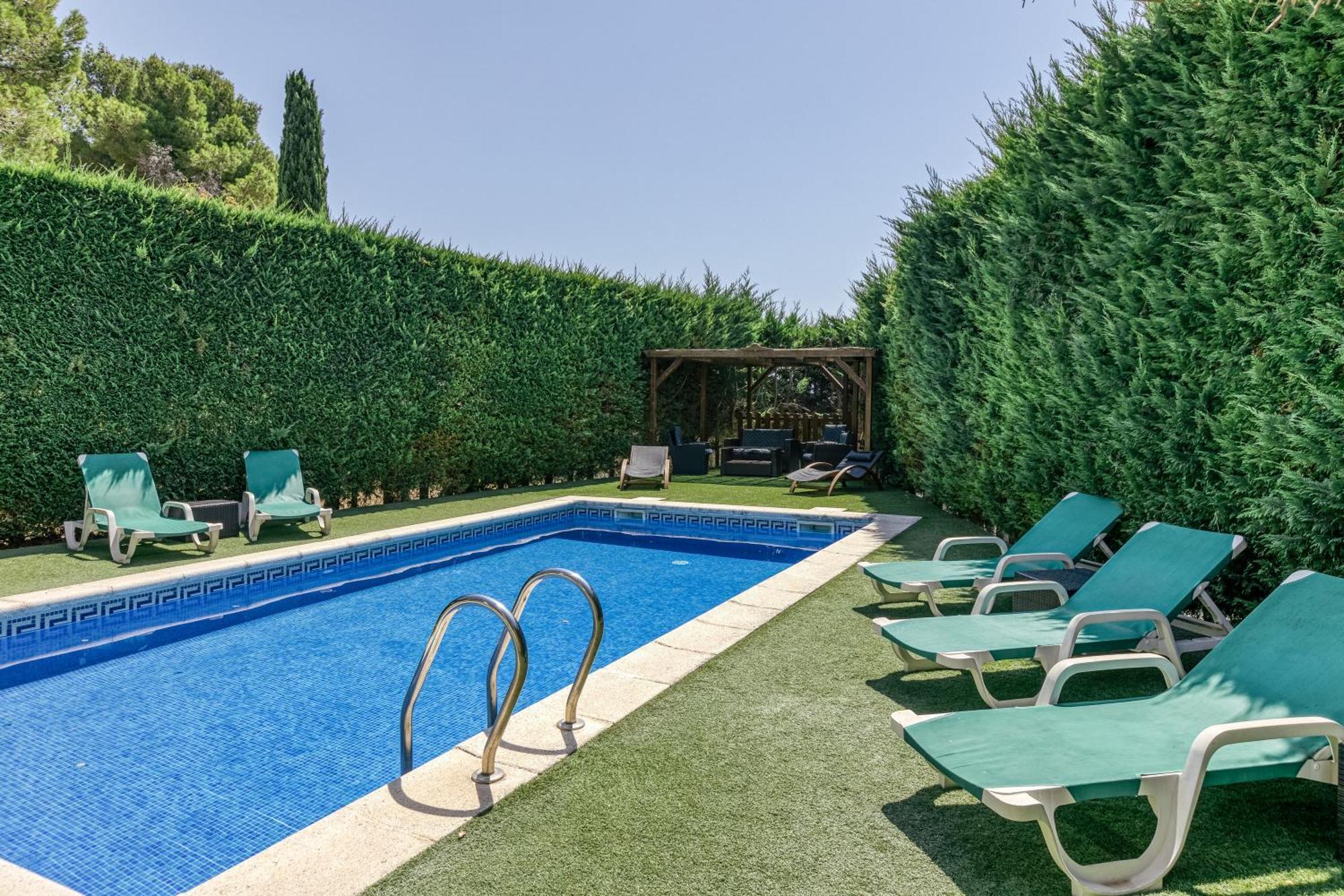 ל'אסטרטיט Fantastic Family Villa מראה חיצוני תמונה